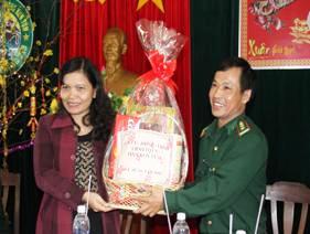 Đồng chí Lê Thị Kim Đơn, Phó Chủ tịch UBND tỉnh thăm và chúc Tết tại khu vực Nam Sa Thầy